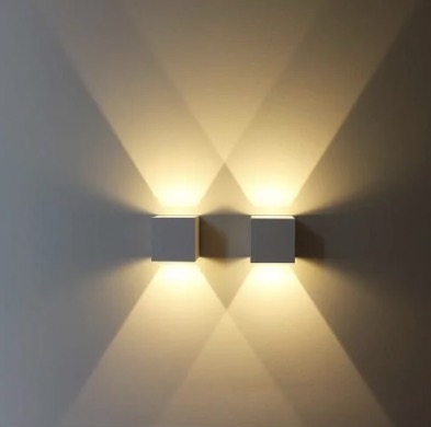 Utendørs hvit vegglampe som lyser opp og ned inklusiv oppmøte og montering