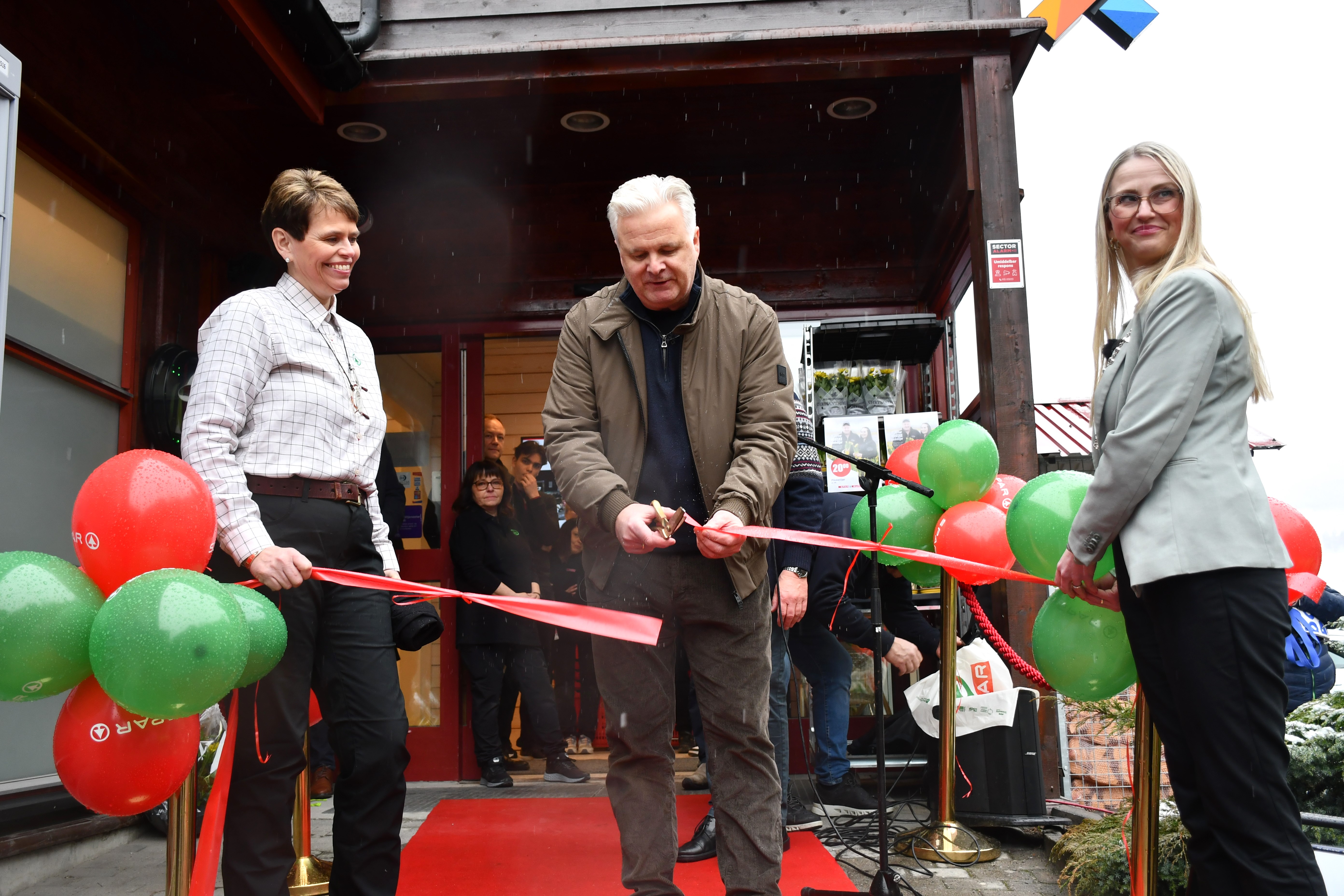 Full community celebration as the world's first high-tech SPAR opens   