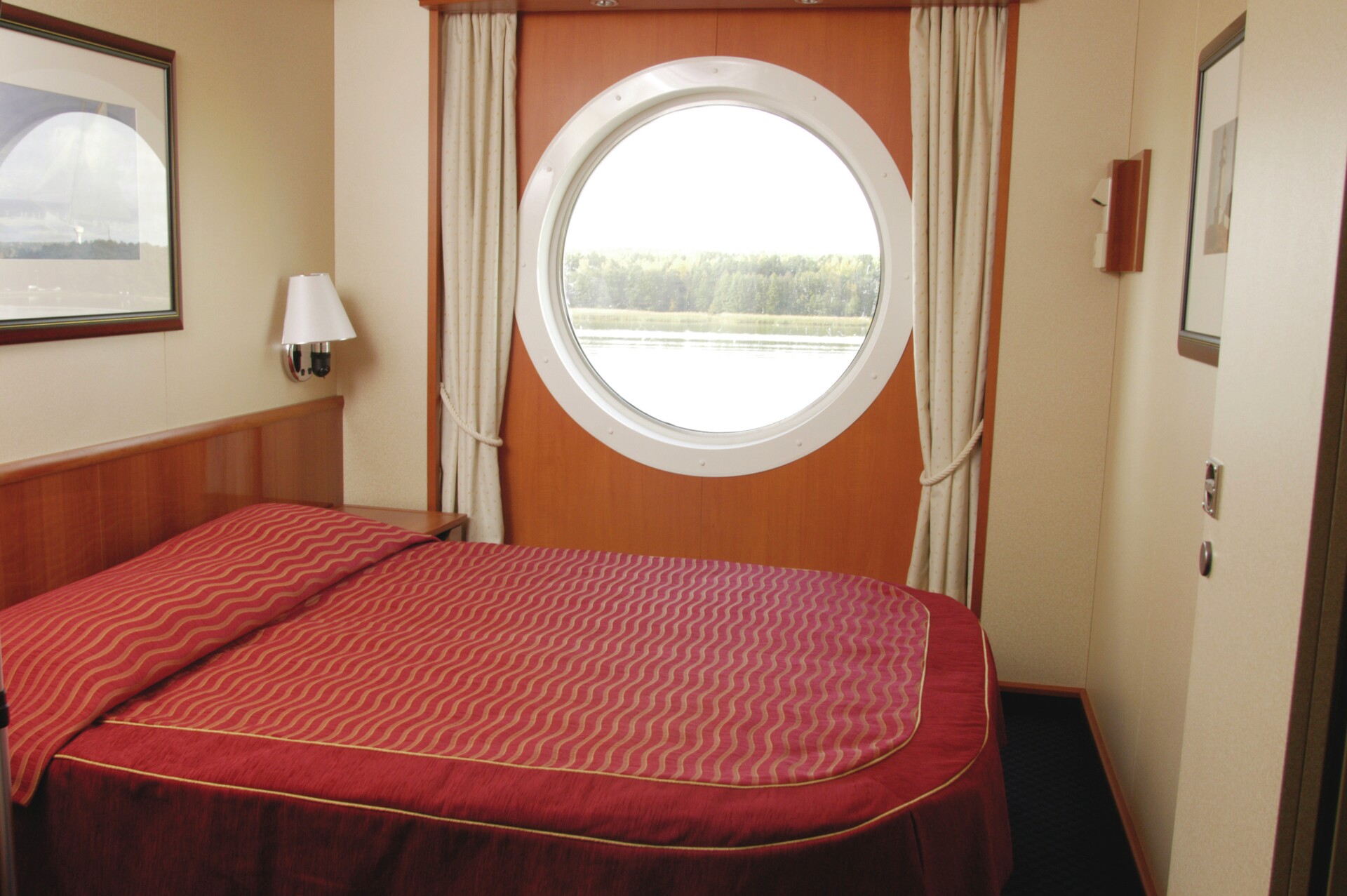 1. Standard Oceanview Cabin - Single occupancy, double bed