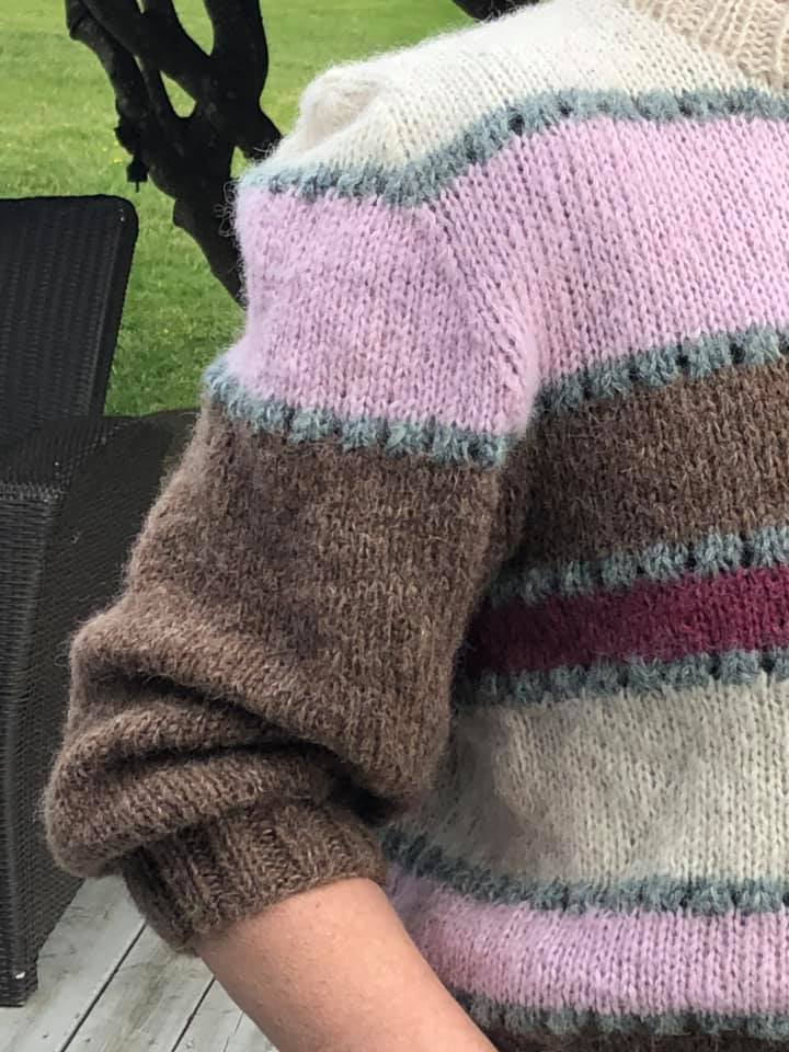 JUNI genser i duse farger
